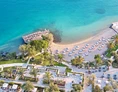 Kinderhotel: Das Grecotel Corfu Imperial bietet mehrer Buchten mit Liegen und Sandstrand - Corfu Imperial - Grecotel Beach Luxe Resort