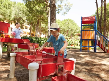 Kinderhotel: Kinderspielplatz - ROBINSON Club Nobilis