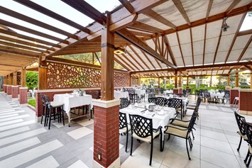 Kinderhotel: Restaurant Terrasse - ROBINSON Club Nobilis