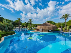 Kinderhotel: Poollandschaft - Gloria Golf Resort