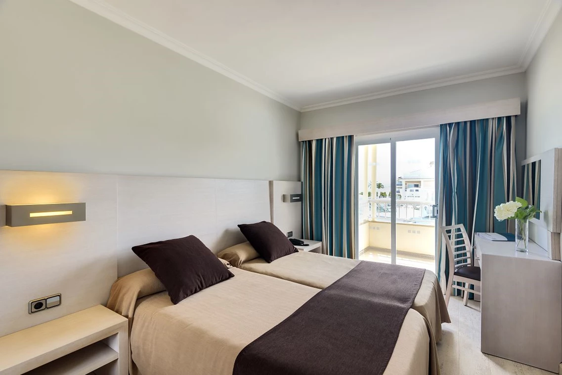 Kinderhotel: Appartement mit seitlichem Meerblick - FAMILY HOTEL Playa Garden