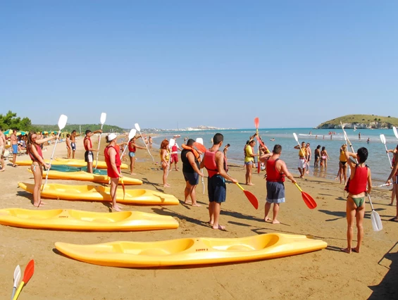 Kinderhotel: Wassersport am Strand - Gattarella Resort