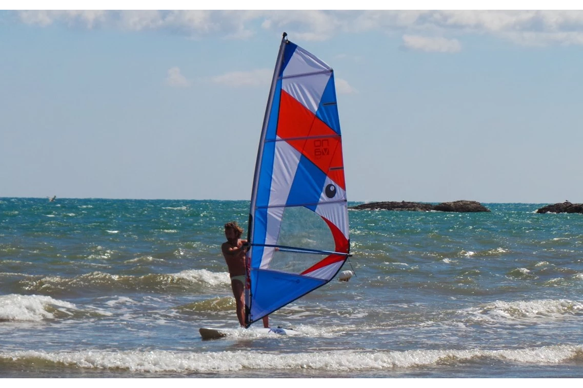 Kinderhotel: Windsurfen - Gattarella Resort