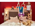 Kinderhotel: Zimmer mit viel Spaß für die Kinder - Gut Wenghof - Family Resort