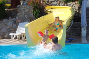 Kinderhotel: Freibad mit Wasserrutsche: https://www.glocknerhof.at/hotel-mit-pool-und-wasserrutsche-in-kaernten.html - Hotel Glocknerhof
