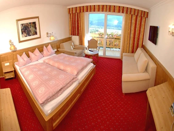 Kinderhotel: Doppelzimmer Deluxe im Haupthaus: https://www.glocknerhof.at/zimmerpreise.html - Hotel Glocknerhof