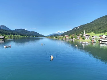 Kinderhotel: Badesee Weißensee - schwimmen, Boot fahren, im Winter eislaufen - Hotel Glocknerhof