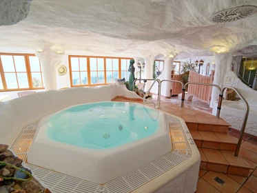 Kinderhotel: Whirlpool in der Badelanschaft: https://www.glocknerhof.at/hallenbad-und-wellness.html - Hotel Glocknerhof