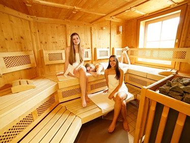 Kinderhotel: Finnische Sauna: https://www.glocknerhof.at/hallenbad-und-wellness.html - Hotel Glocknerhof