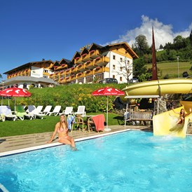 Kinderhotel: Außenpool mit Wasserrutsche: https://www.glocknerhof.at/hotel-mit-pool-und-wasserrutsche-in-kaernten.html - Hotel Glocknerhof