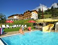 Kinderhotel: Außenpool mit Wasserrutsche: https://www.glocknerhof.at/hotel-mit-pool-und-wasserrutsche-in-kaernten.html - Hotel Glocknerhof