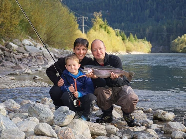 Kinderhotel: Fischen an der Drau: https://www.glocknerhof.at/angelurlaub-in-kaernten.html - Hotel Glocknerhof