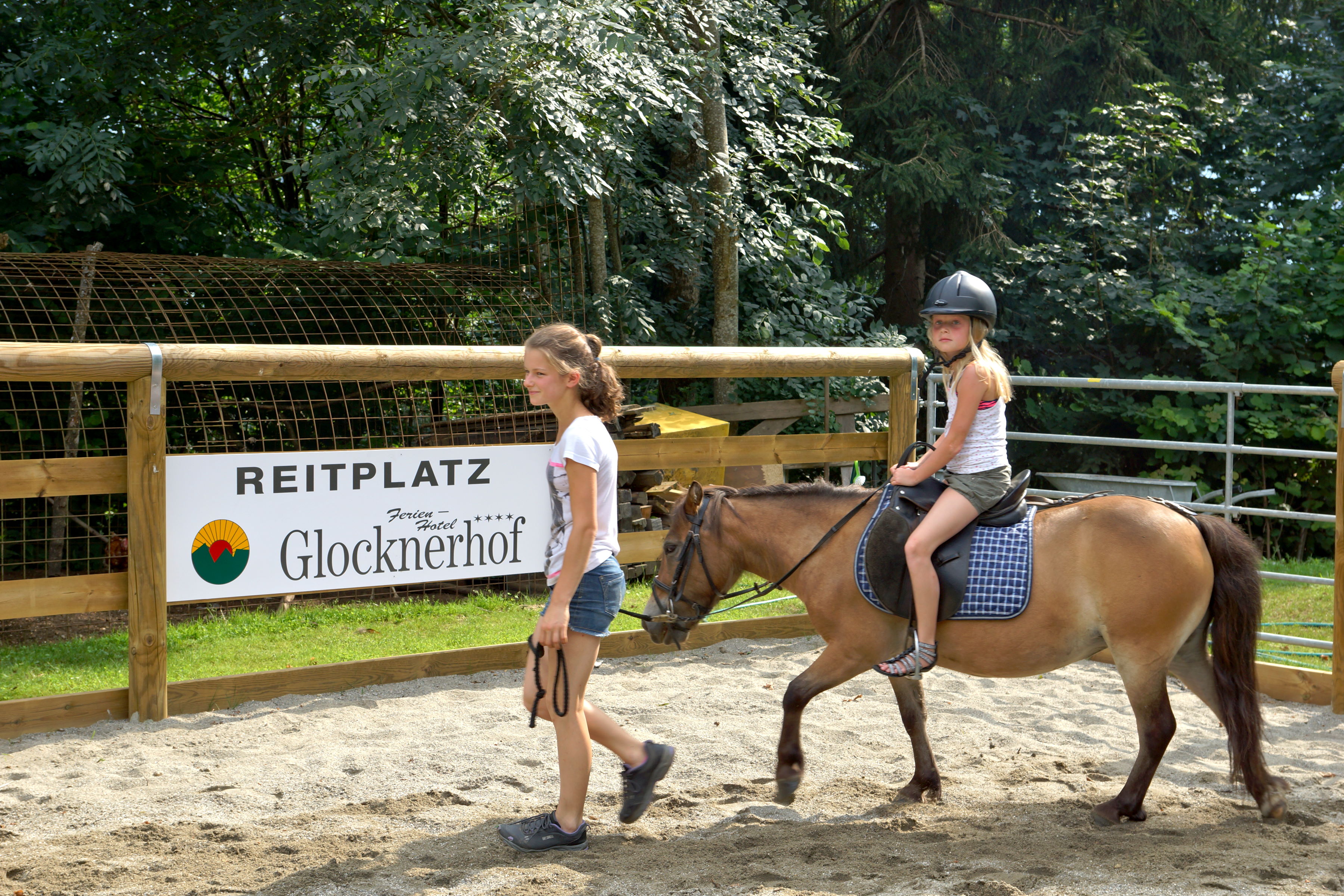 Familienhotel - Verpflegung: Frühstück - Amberg (Fresach) - Pferderanch: https://glocknerhof.at/wochenprogramm/ - Hotel Glocknerhof