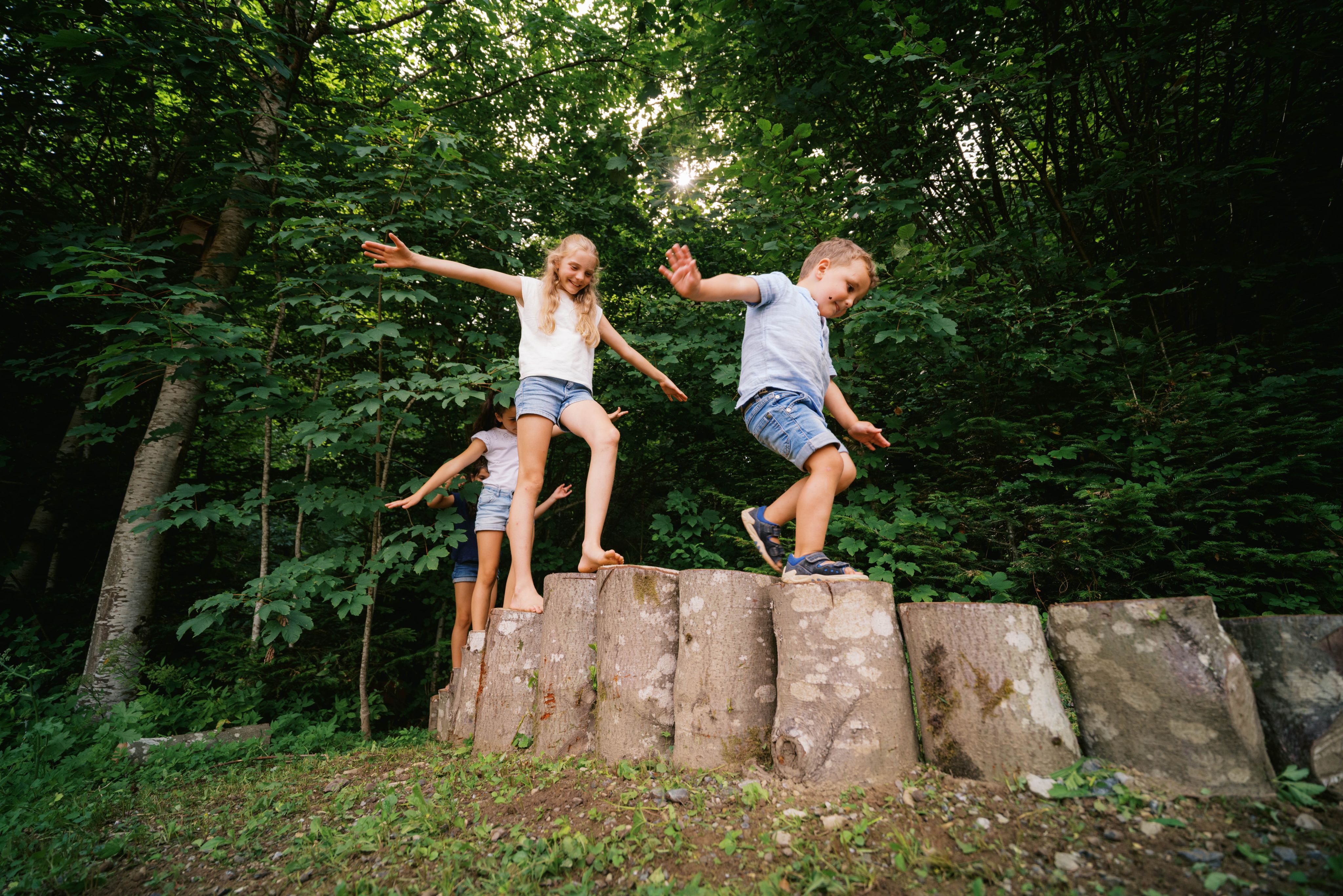 Kinderhotel: Tonis Walderlebnispfad - MONDI Familien & Aktivresort Oberstaufen - Spielen | Entdecken