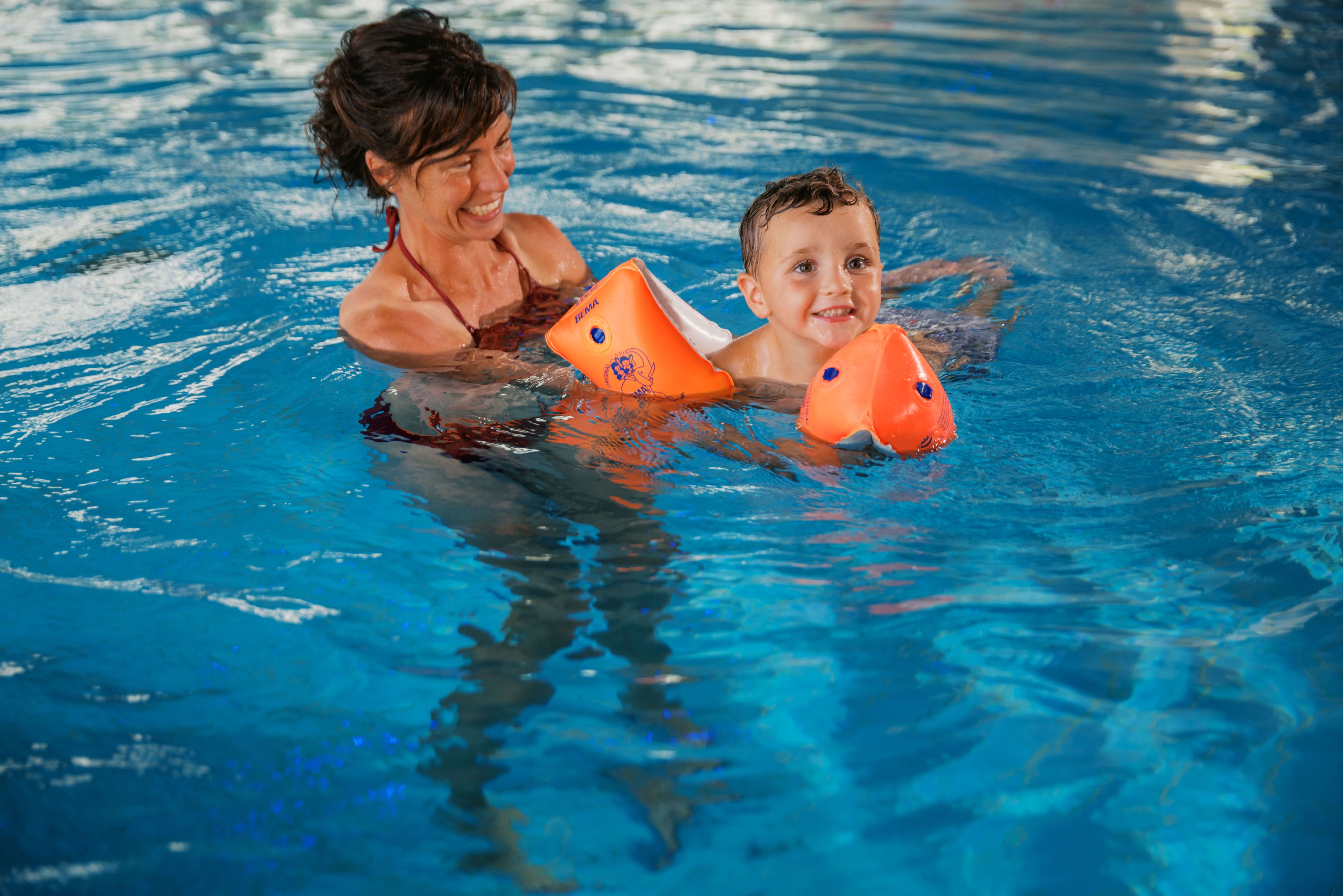 Kinderhotel: Babyschwimmen - MONDI Familien & Aktivresort Oberstaufen - Wasser | Wellness