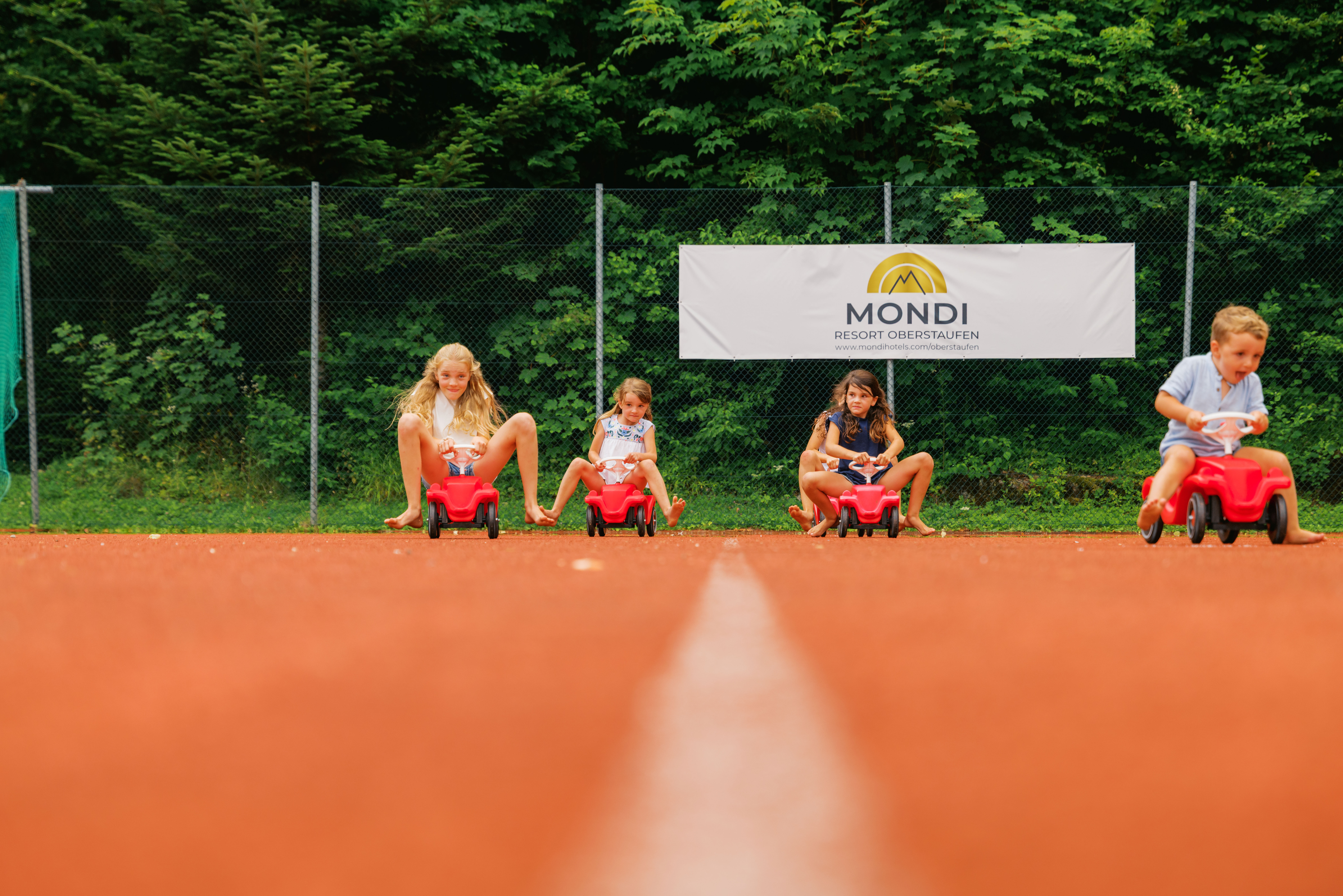 Kinderhotel: Bobbycar Rennen - MONDI Familien & Aktivresort Oberstaufen