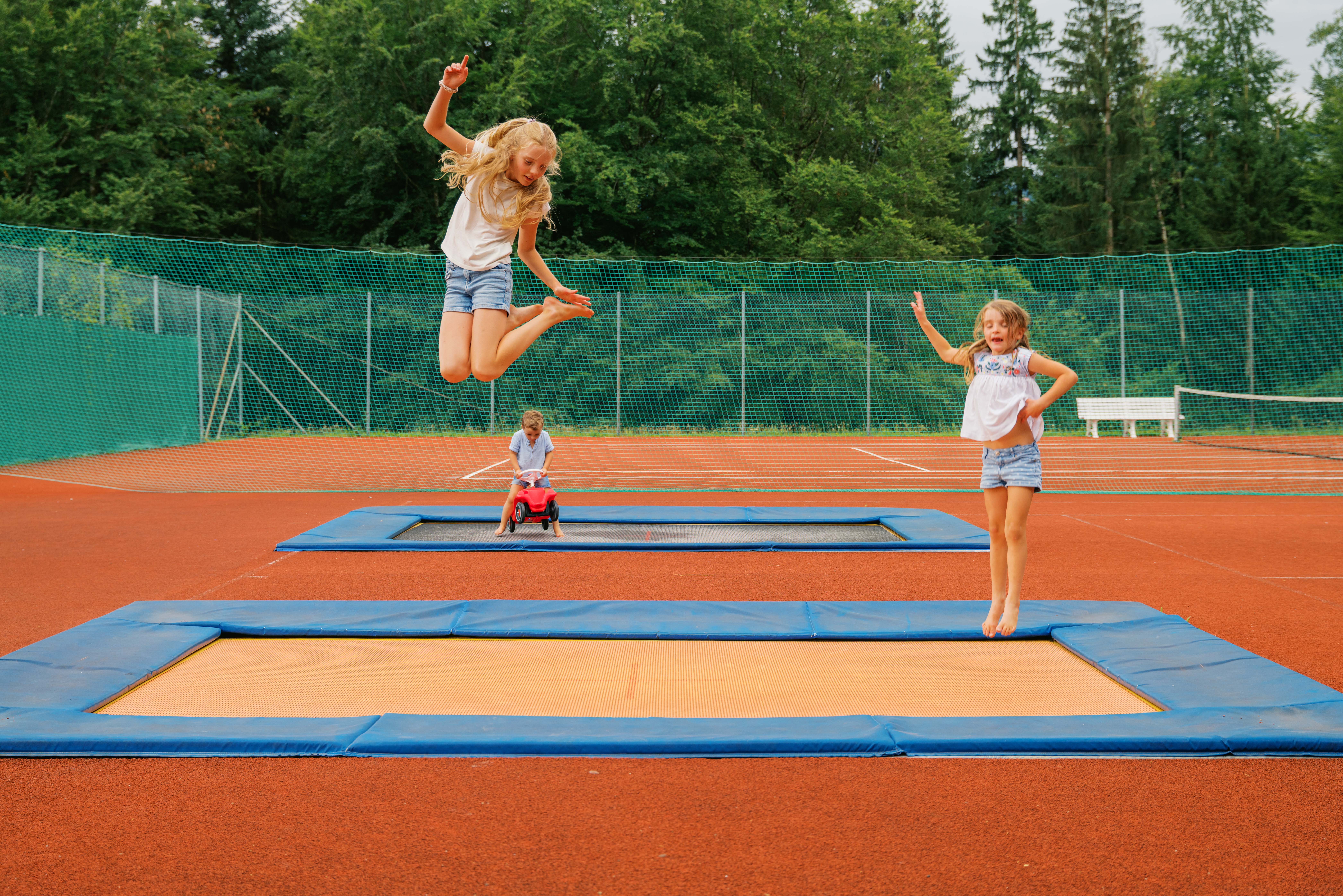 Kinderhotel: Trampolin - MONDI Familien & Aktivresort Oberstaufen