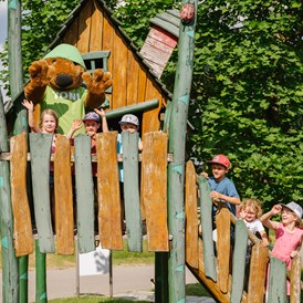 Kinderhotel: Spielplatz - MONDI Resort Oberstaufen