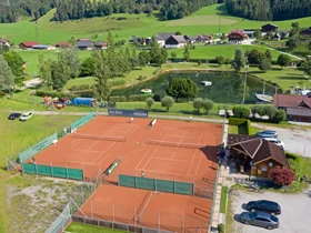 Kinderhotel: Badesee - Sportplätze - Sport & Familienhotel Bärenwirt