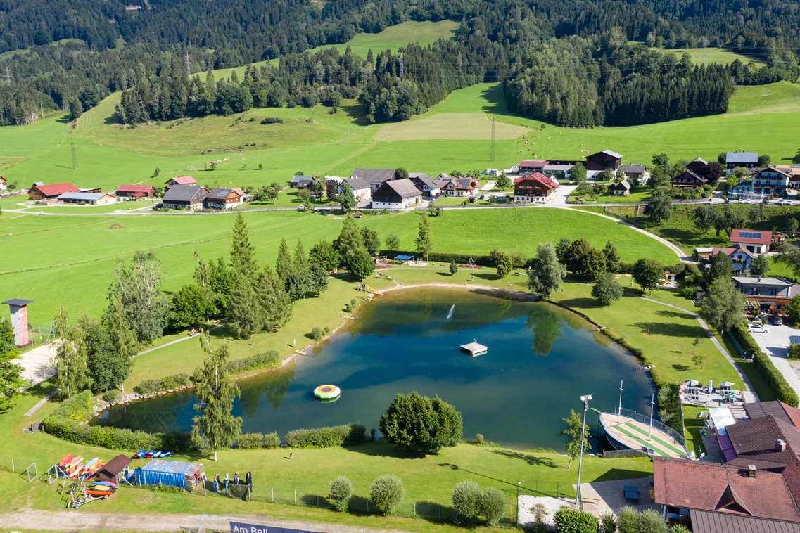 Kinderhotel: Badesee neben dem Hotel Bärenwirt - Sport & Familienhotel Bärenwirt