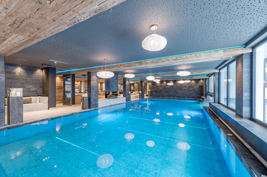 Kinderhotel:  Indoor-(17x7m) verbunden zum Outdoor Pool (8x5m) & Textilsauna - Aktiv-& Wellnesshotel Bergfried