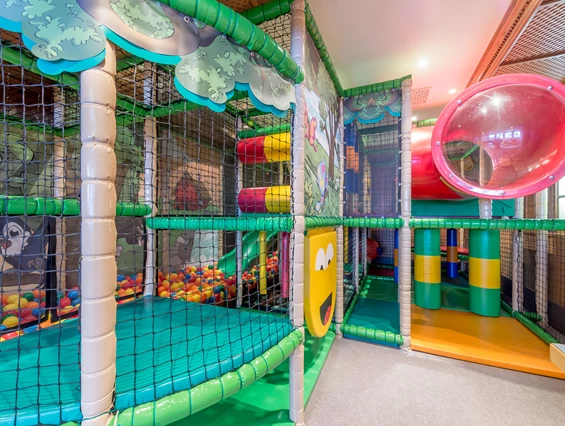 Kinderhotel: Coole Kinderspielewelt & Teens-Area auf  200 m2 - Aktiv-& Wellnesshotel Bergfried