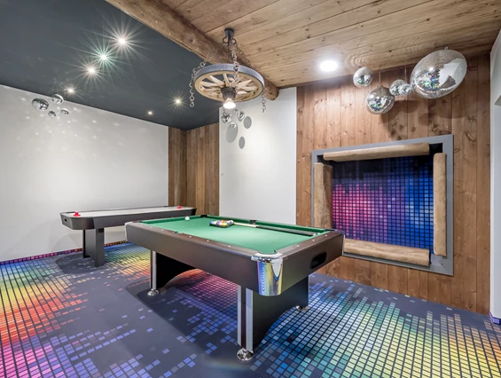 Kinderhotel: Teensclub mit Billard, Airhockey, Tischfußbal & Xbox - Aktiv-& Wellnesshotel Bergfried