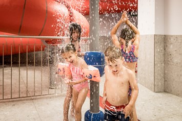 Kinderhotel: Wasserspaß im Action Wasser Park - Aktiv-& Wellnesshotel Bergfried