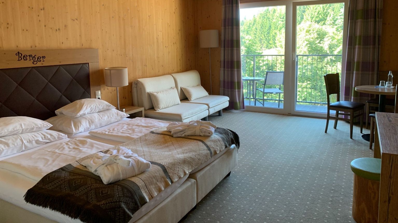 Familienhotel - St. Valentin-Landschach - Familienzimmer mit Balkon. - Familienhotel Berger ***superior