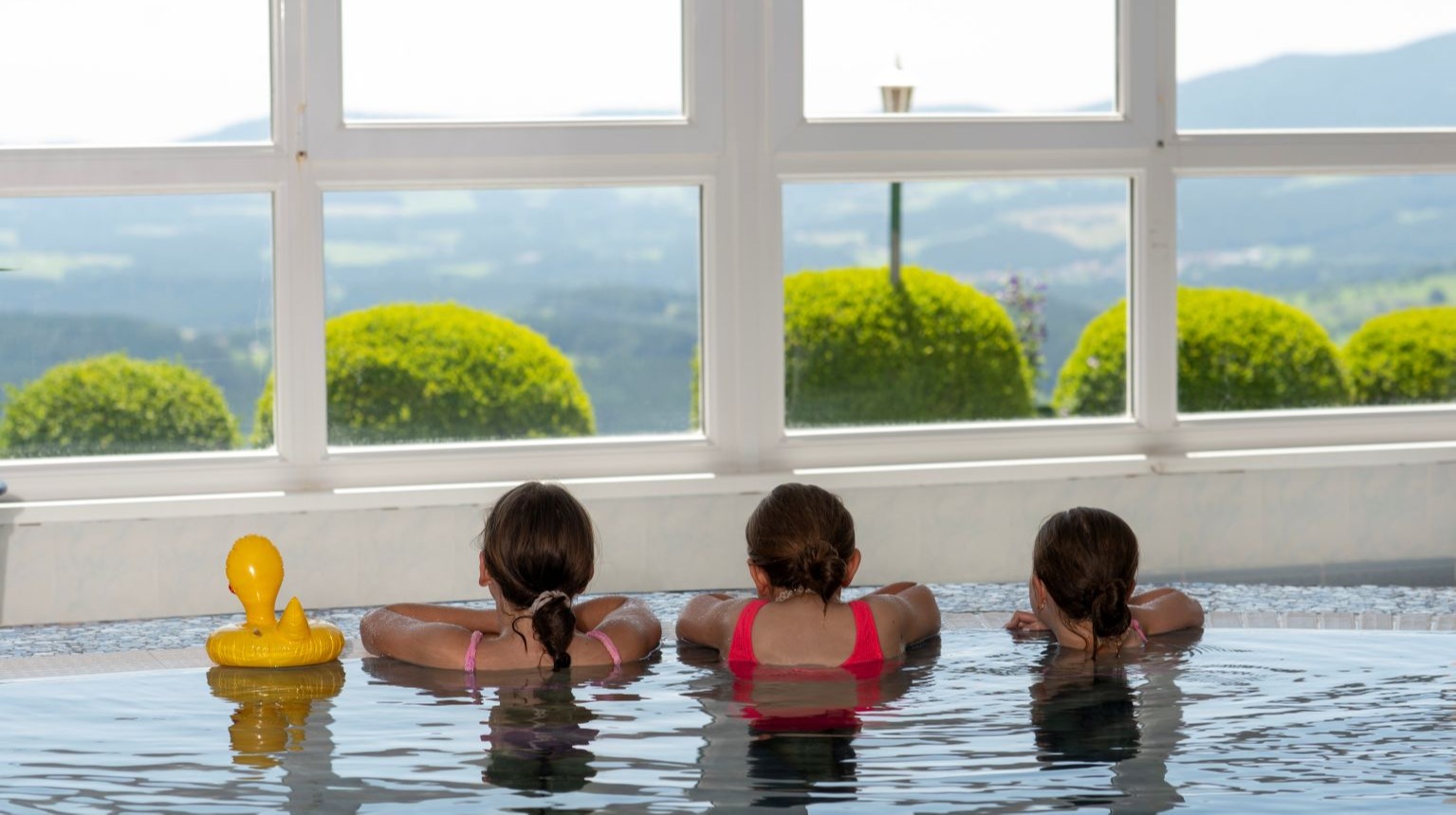 Familienhotel: Badespaß mit Panoramablick - Familienhotel Berger ***superior - Wasser | Wellness