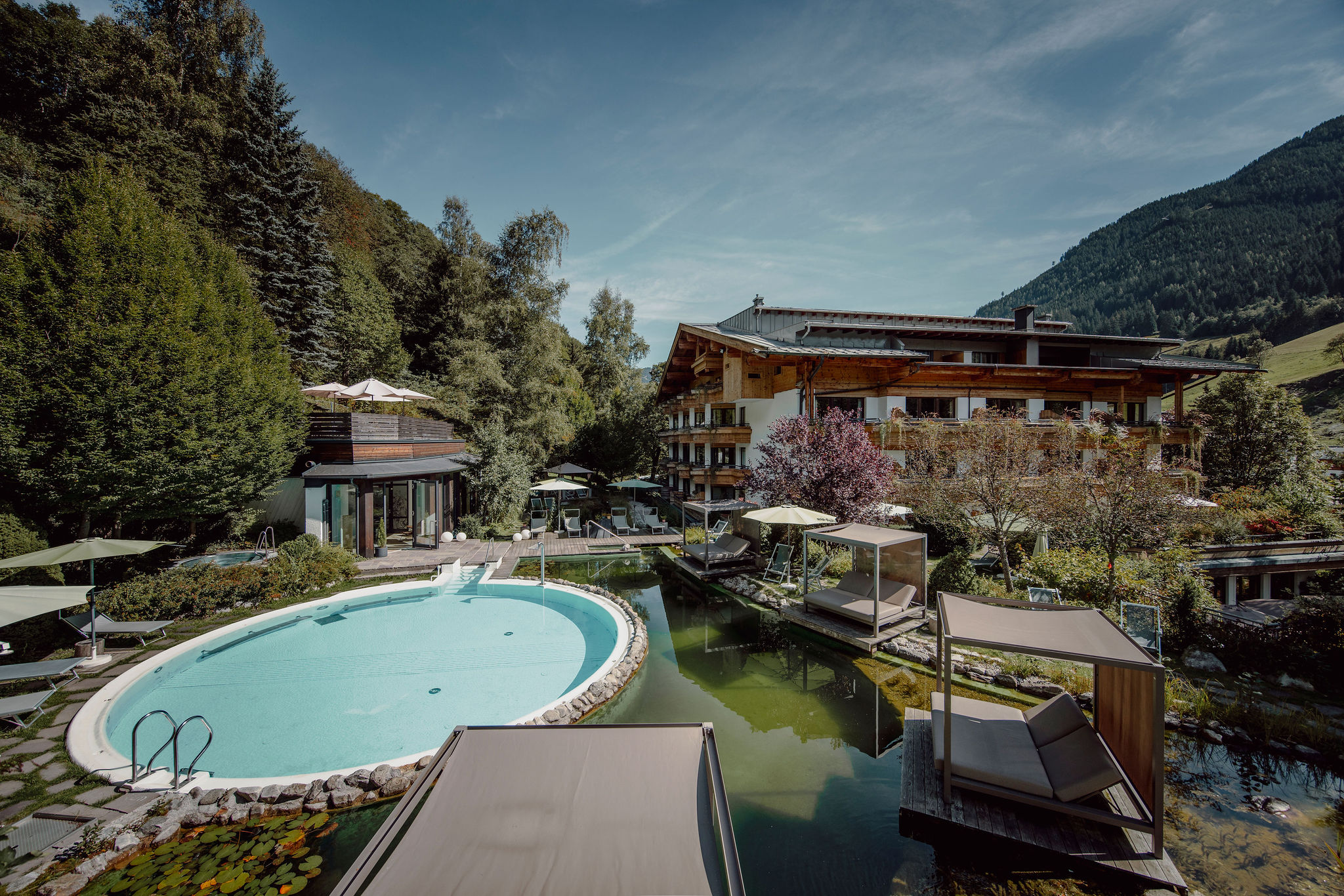 Familienhotel - Verpflegung: All-inclusive - Bad Reichenhall - Gartenhotel Theresia
Schwimmbecken, Naturschwimmteich, Whirlpool - Familien- & Gartenhotel Theresia****S  