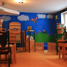 Kinderhotel: Kinderspielraum - Gartenhotel Theresia****S - DAS "Grüne" Familienhotel 