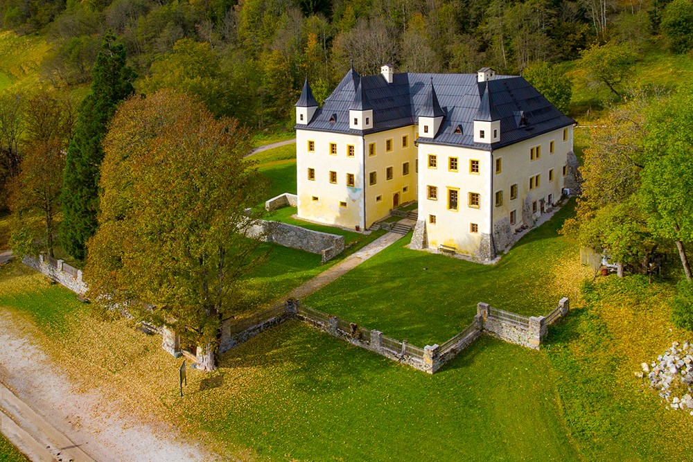 Familienhotel Felsenhof Ausflugsziele Wanderung zum Schloss Höch