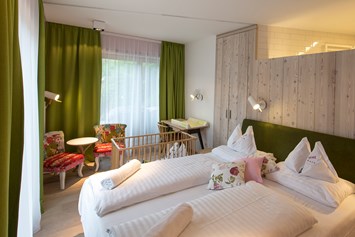 Kinderhotel: Doppelzimmer Aigenberg mit Babyausstattung - Hotel Felsenhof