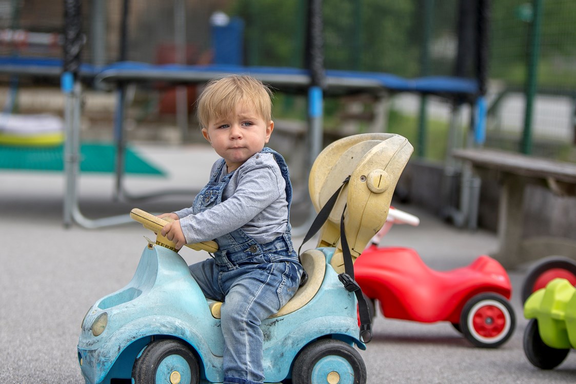 Kinderhotel: Bobby-Cars für die Kleinsten - Hotel Felsenhof