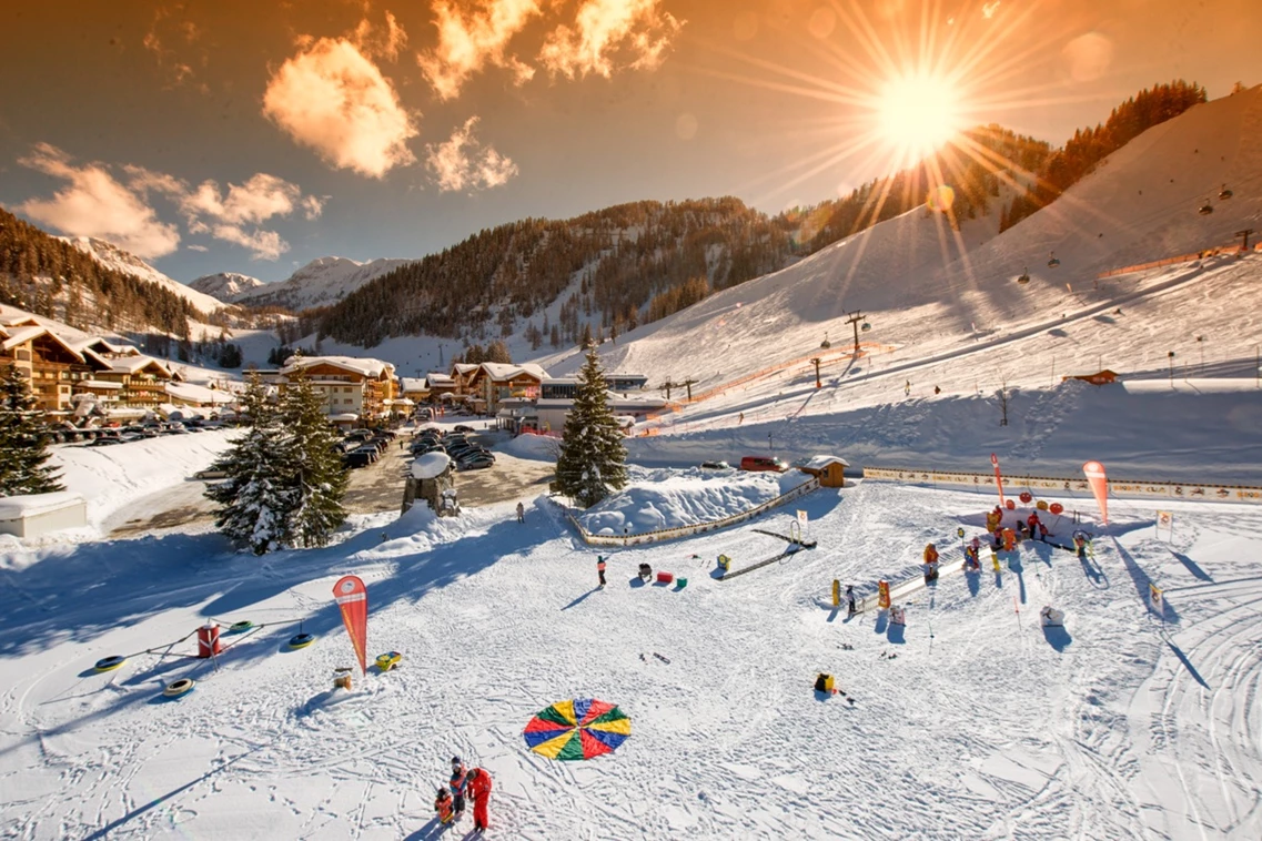 Kinderhotel: Kinder-Skikurs beim Hotel - Familotel Zauchenseehof