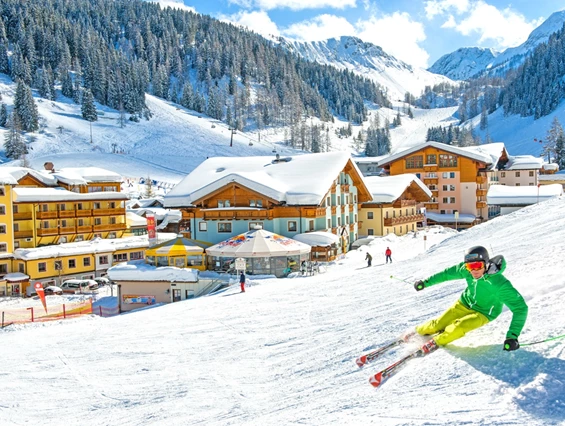 Kinderhotel: Skifahren direkt beim Hotel - Familotel Zauchenseehof