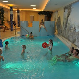 Kinderhotel: Kinderschwimmbad - Familotel Zauchenseehof