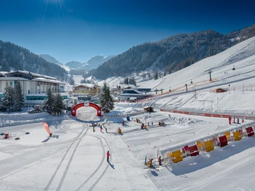 Kinderhotel: Kinder-Skikurs beim Hotel - Familotel Zauchenseehof