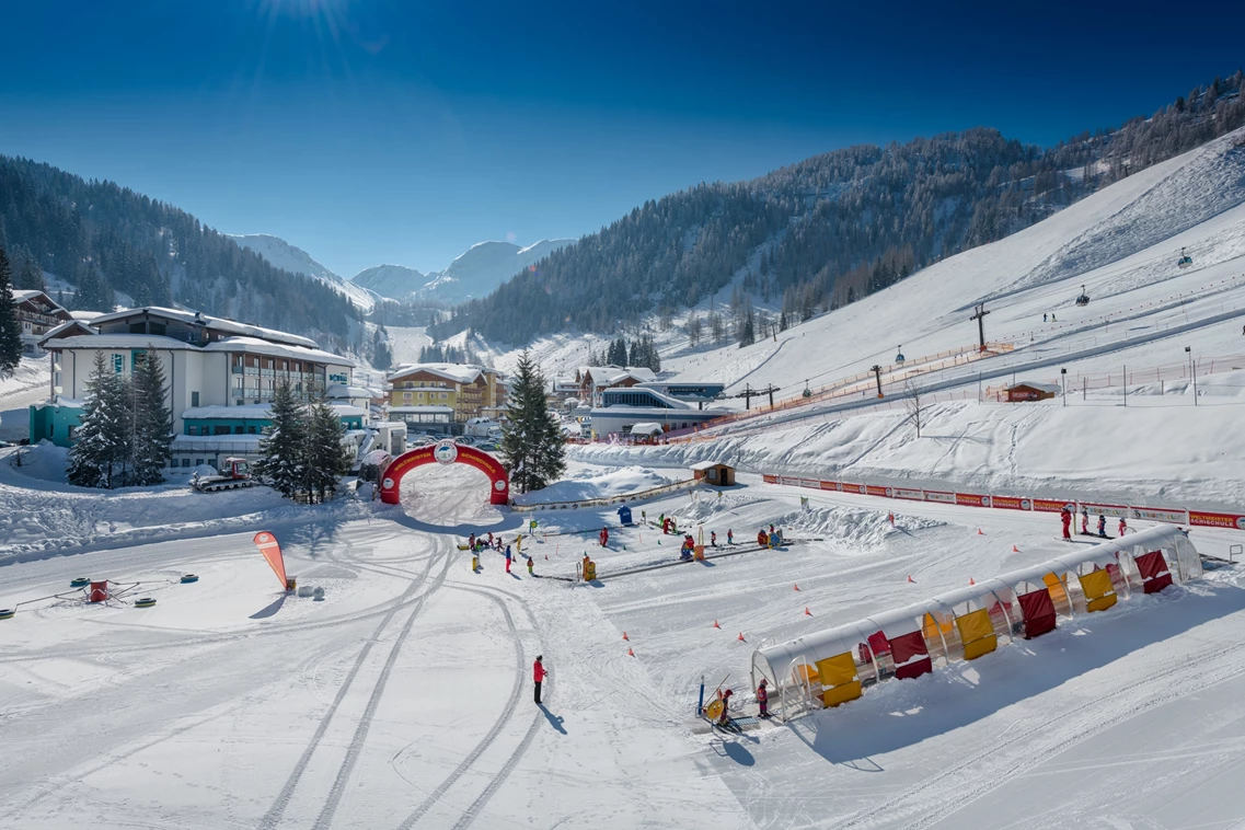 Kinderhotel: Kinder-Skikurs beim Hotel - Familotel Zauchenseehof