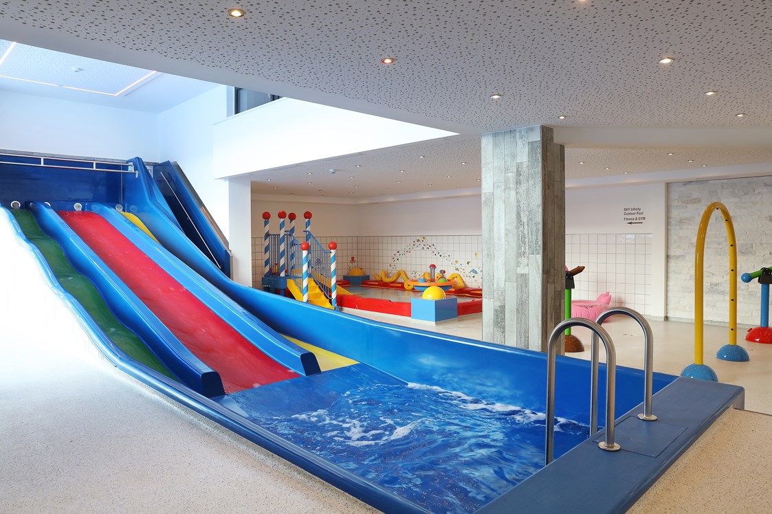 Kinderhotel: Wasserrutschen - Kinderhotel "Alpenresidenz Ballunspitze"