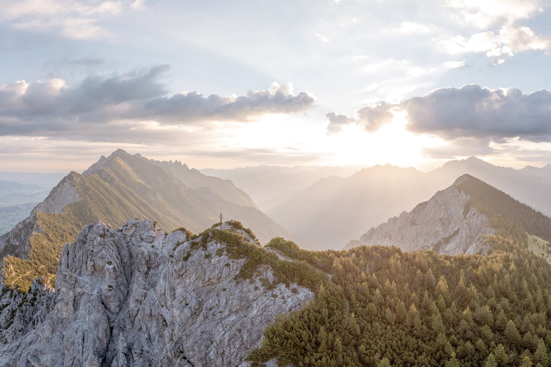 Kinderhotel: Fantastische Bergwelt in Malbun: Sonnenaufgang am Alpspitz - Gorfion Familotel Liechtenstein
