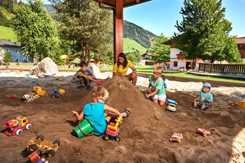 Kinderhotel: großer Sandspielkasten für Sonnberg Kinder - Sonnberg Ferienanlage