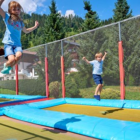 Kinderhotel: riesige Trampolinanlage  - Sonnberg Ferienanlage