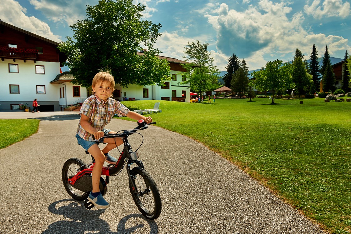 Kinderhotel: kostenloser Fahrradverleih für Groß und Klein - Sonnberg Ferienanlage