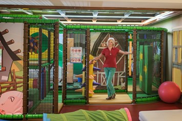 Kinderhotel: Spielzimmer mit  Fun Box - Sonnberg Ferienanlage
