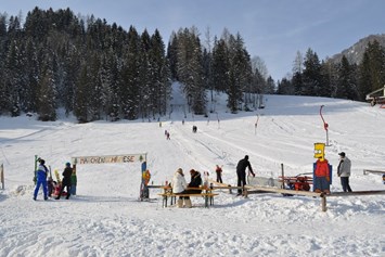 Kinderhotel: Skifahren auf der Märchenskiwiese - Ferienhotel Gut Enghagen