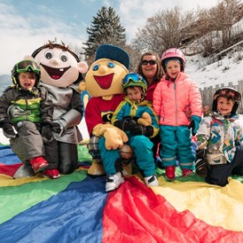 Kinderhotel: Unser Maskottchen Ladi besucht die Kinder täglich im Skiland - Kinderhotel Laderhof
