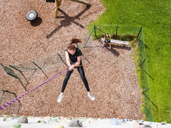 Kinderhotel: Kletterwand direkt im Club - Aldiana Club Salzkammergut & GrimmingTherme