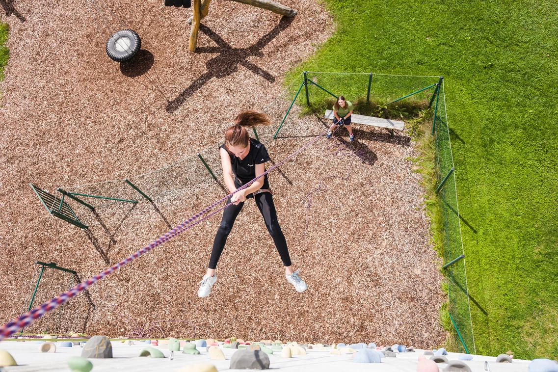 Kinderhotel: Kletterwand direkt im Club - Aldiana Club Salzkammergut & GrimmingTherme